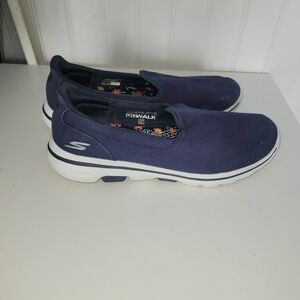 Skechers Floral Patterned Navy Shoes